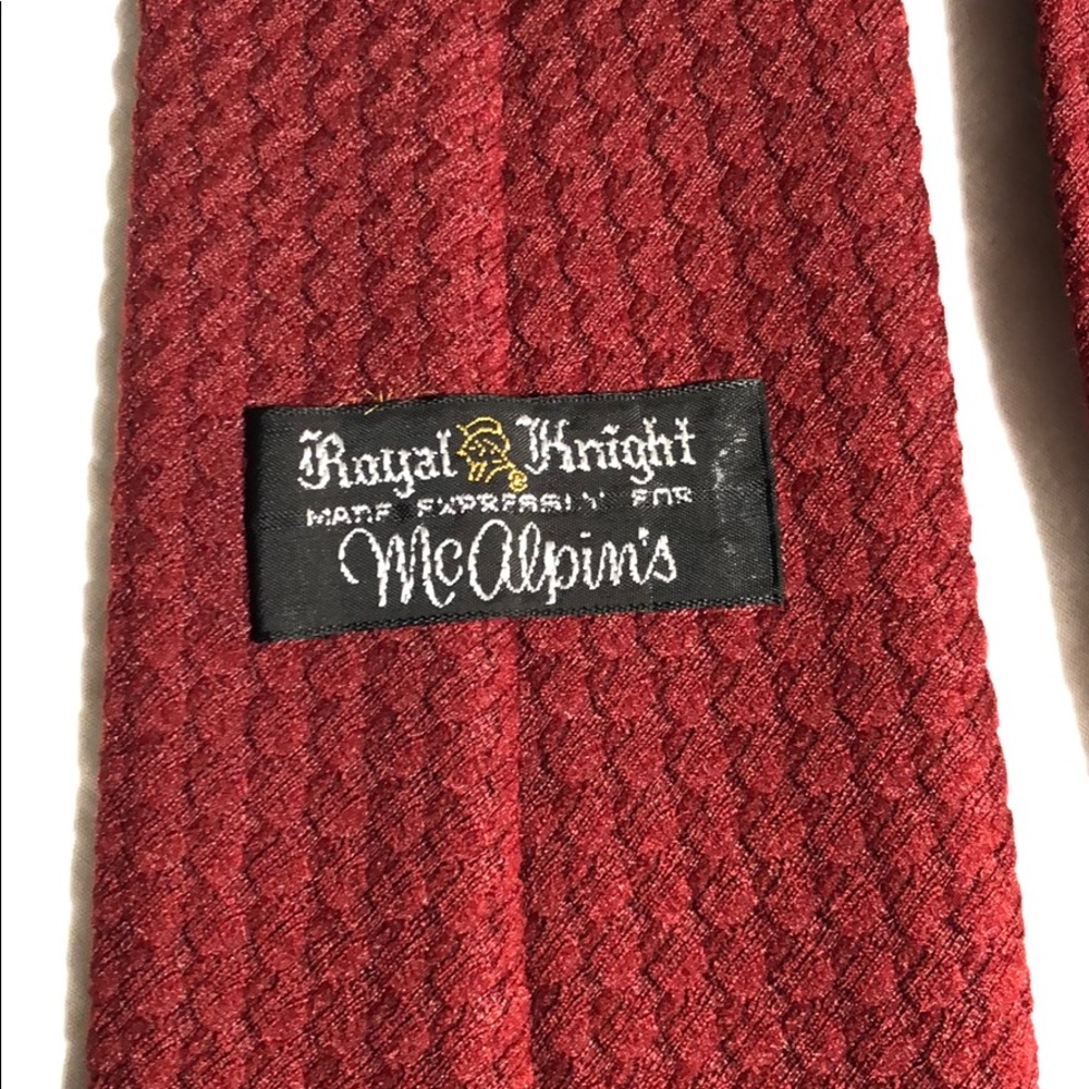 VTG Royal Knight Waffle Pattern Men’s Neck Tie Red - Picture 2 of 4